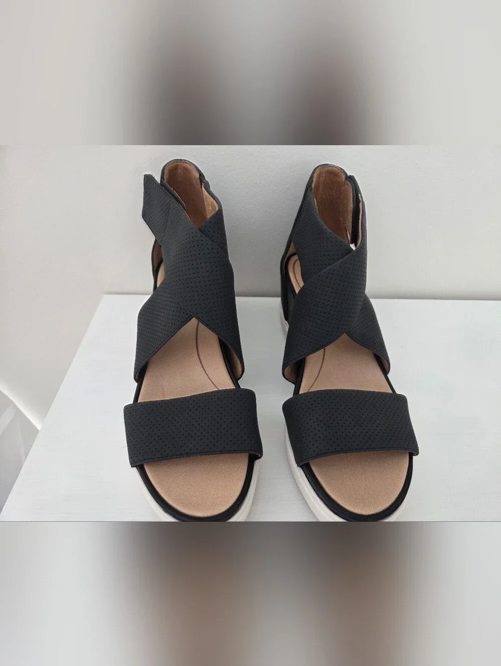 Dr. Scholl's Women's Black Platform Sandals with Crisscross Straps